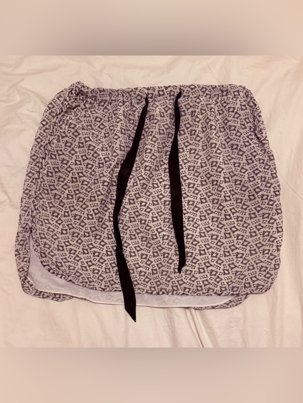 Club Monaco 100% Silk Mini Skirt with Pockets – Size 10